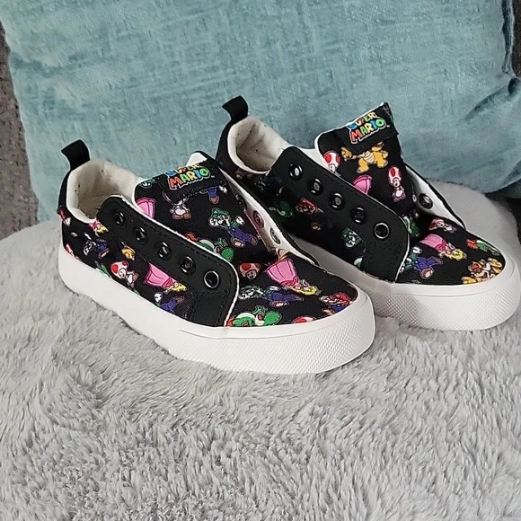 Ground Up Official Nintendo Super Mario Shoes - Picture 2 of 15